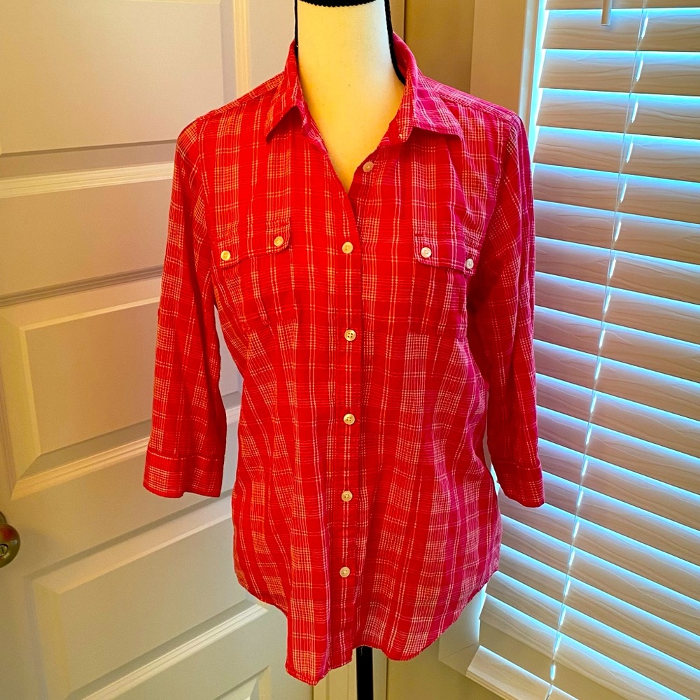 AEO|| Pink/white plaid lightweight button down. Sleeves roll and button